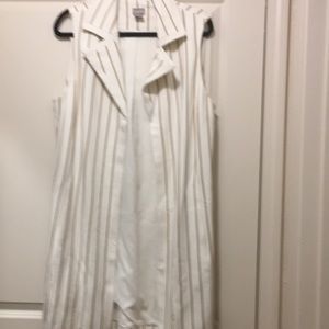 Beautiful women tunic sleeveless jacket, size Large